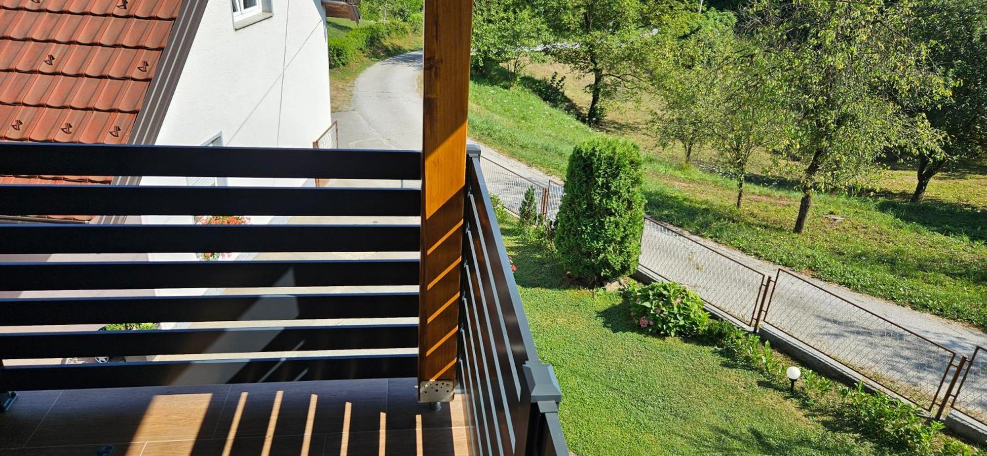 Apartman M&M Duga Resa Exteriör bild